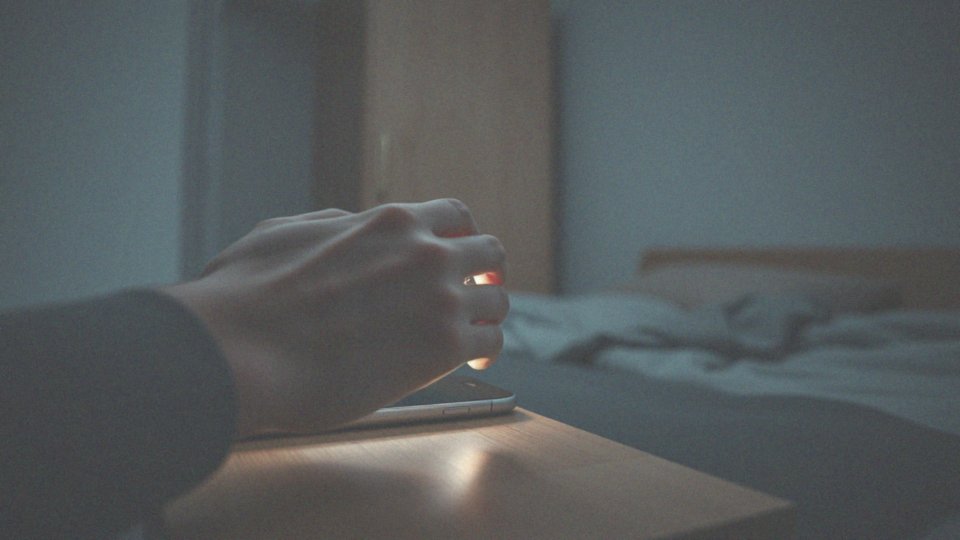 Jakie są emocjonalne skutki korzystania z telefonu?