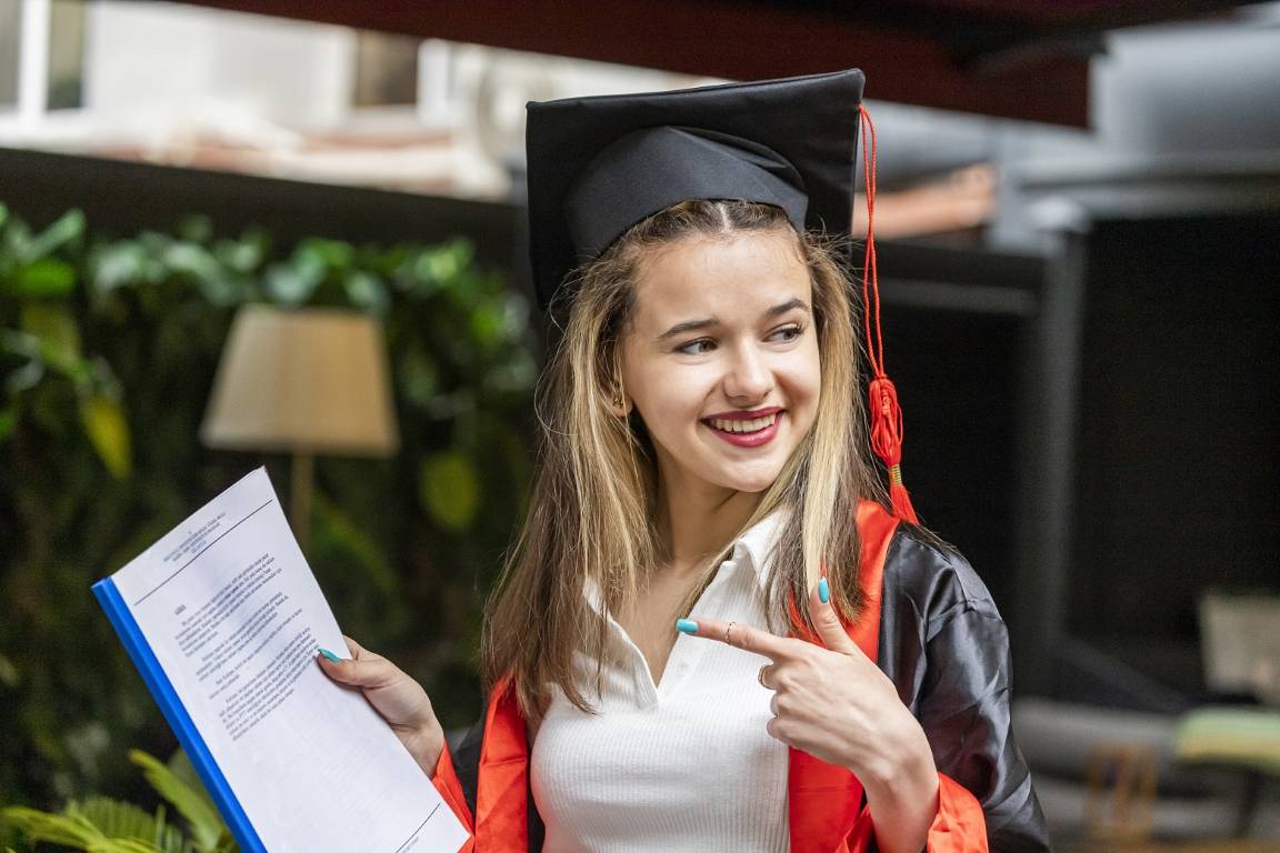 chcesz-pracowac-w-edukacji-ale-brakuje-ci-przygotowania-pedagogicznego-te-studia-otworza-ci-droge-do-pracy-w-szkole (2) (1).jpg